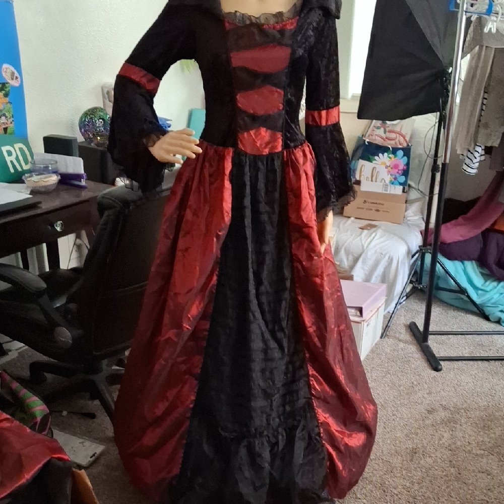 Enchanting Red and Black Vampire Queen Halloween Costume